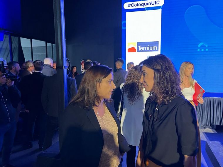 Dirigentes políticos y del empresariado participan del encuentro de la UIC.