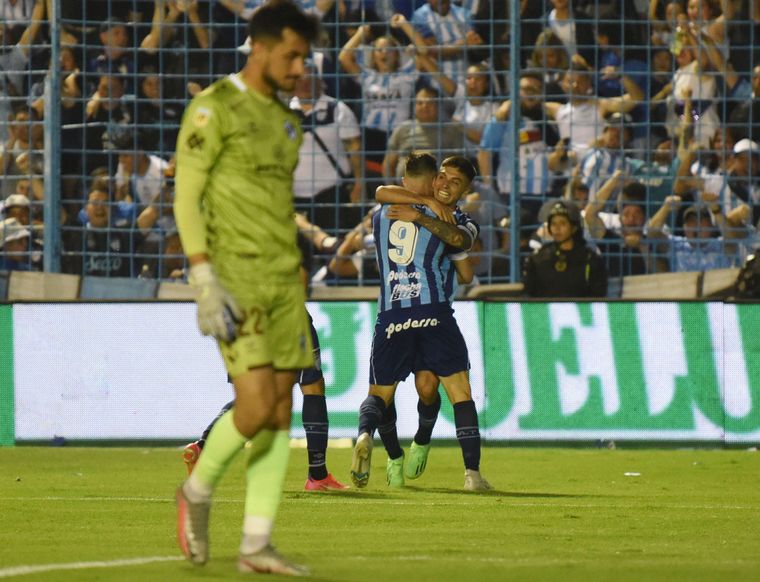 Atlético Tucumán sueña despierto a falta de cuatro fechas.