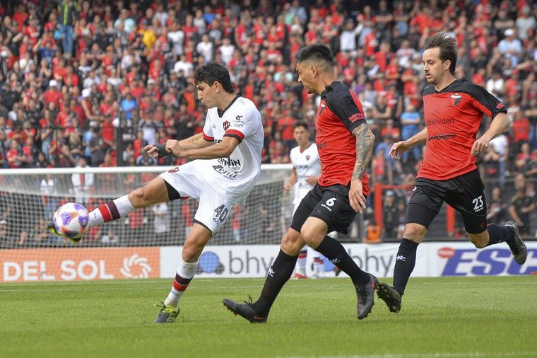 Con su público, Colón sumó de a tres.