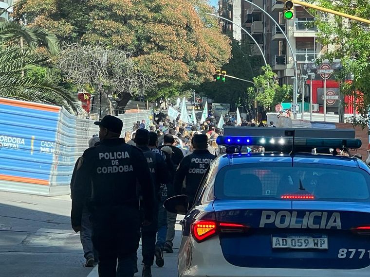 AUDIO: La manifestación del Suoem se extiende por distintos puntos de Córdoba