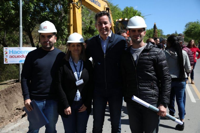 Manuel Calvo recorrió las obras del nuevo acueducto.