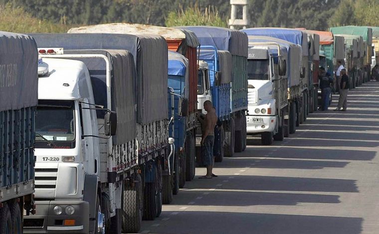 FOTO: Restringen circulación de camiones por autopistas y rutas bonaerenses por el feriado