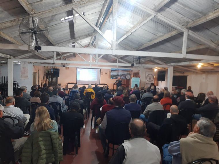 Asamblea. Una vez más, los vecinos volvieron a reunirse.