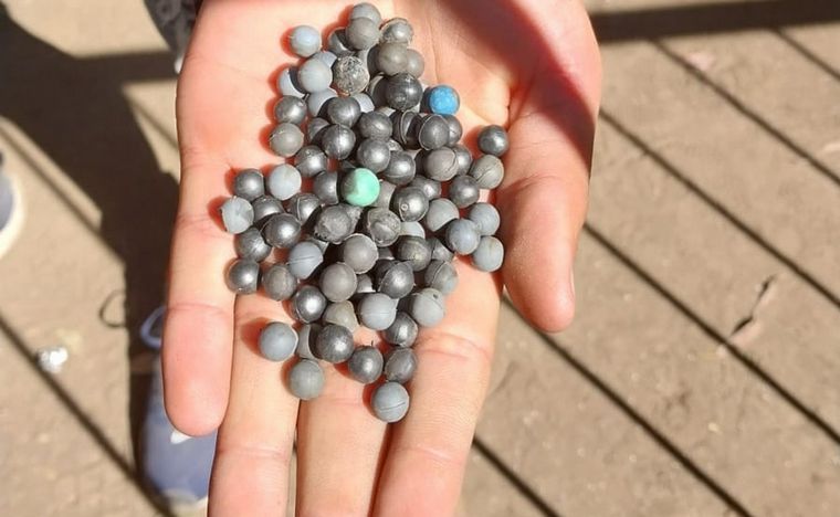 Balines en las inmediaciones del Estadio de Gimnasia.