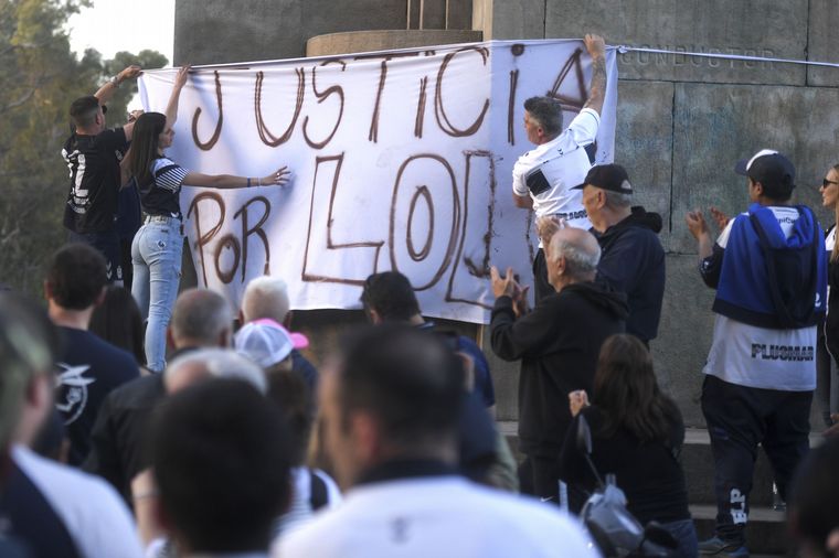 FOTO: Hinchas de Gimnasia se manifestaron en La Plata por 
