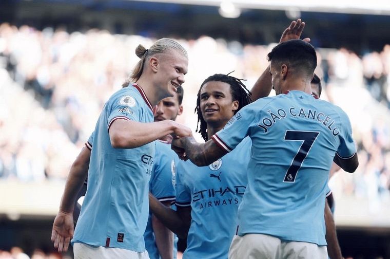 El Manchester City venció 4-0 al Southampton y trepó a la punta. (Foto: @NathanAke)