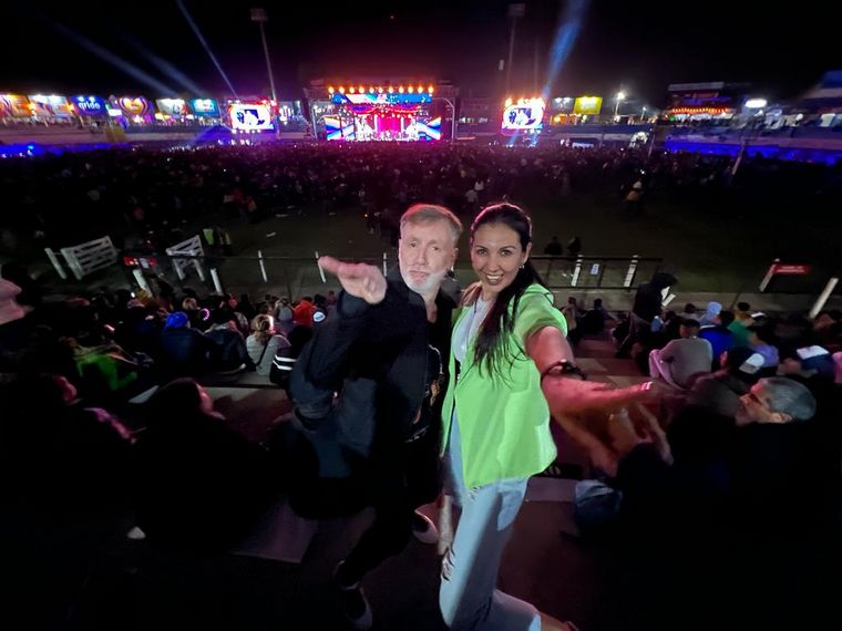 Colo y Vane Ludueña animando el Bum Bum de Jesús María