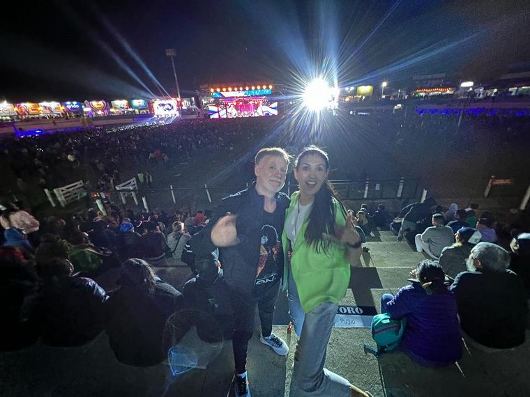 Colo y Vane Ludueña animando el Bum Bum de Jesús María