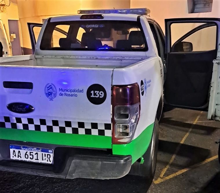 Empleado municipal amenazó con atropellar a una mujer con un vehículo oficial.