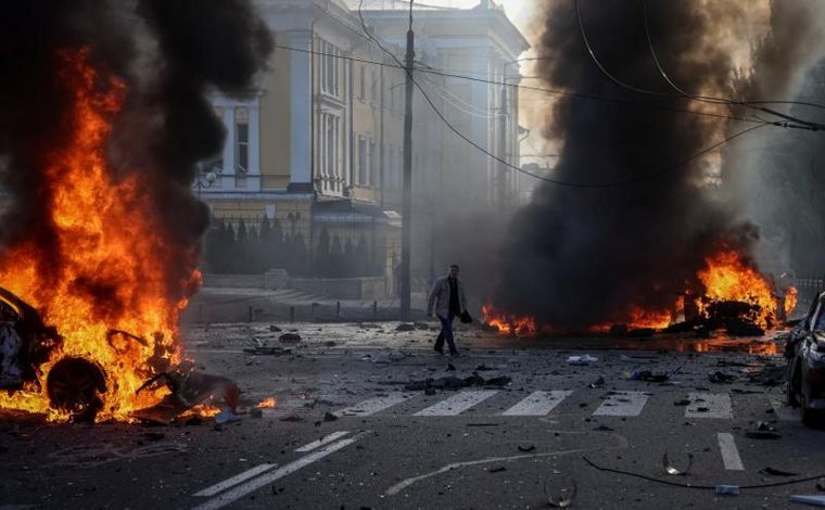 FOTO: Rusia respondió al ataque al puente de Crimea y bombardeó Kiev: hubo 5 muertos