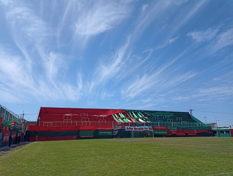 C. Aguirre cumple su sueño: las postales de la fiesta en Villa Gobernador Gálvez.