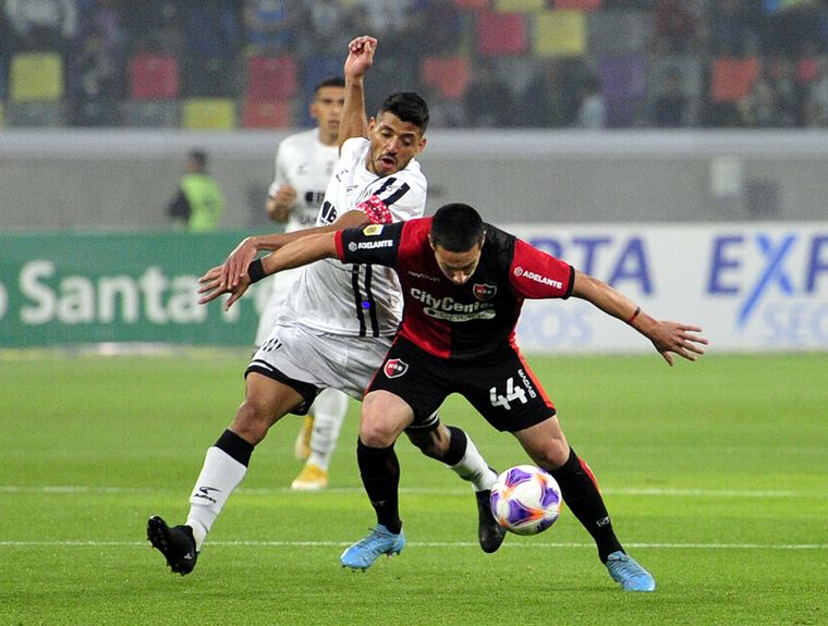 Newell's vs. Central Cba. de Santiago del Estero por la fecha 24 de la LPF.