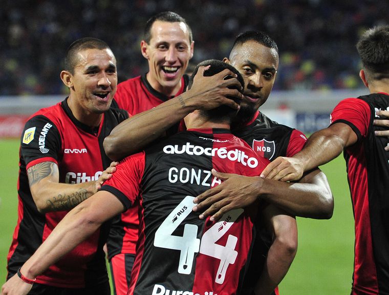 Newell's vs. Central Cba. de Santiago del Estero por la fecha 24 de la LPF.