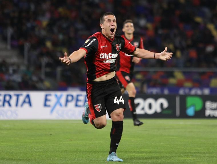 Newell's vs. Central Cba. de Santiago del Estero por la fecha 24 de la LPF.