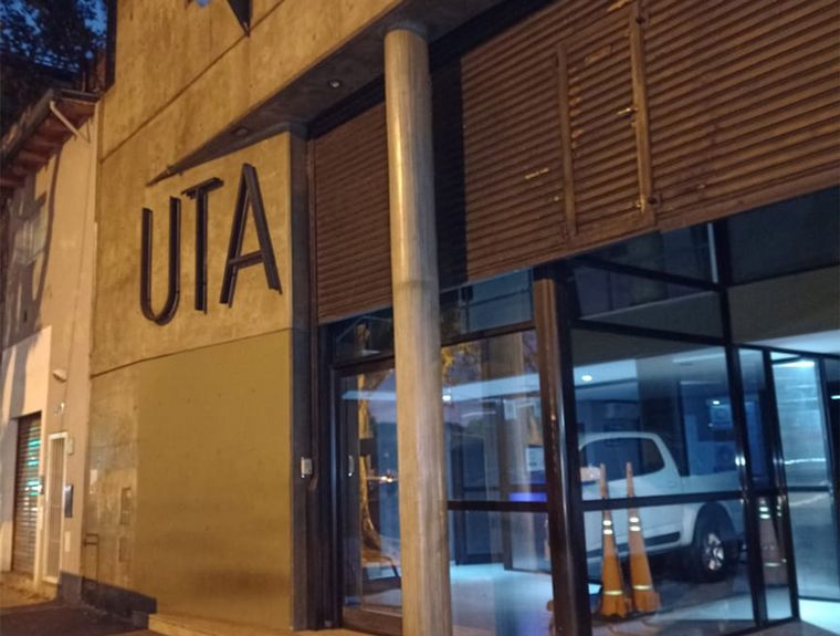 El frente de la sede de la Unión Tranviarios Automotor (UTA) en Rosario. 