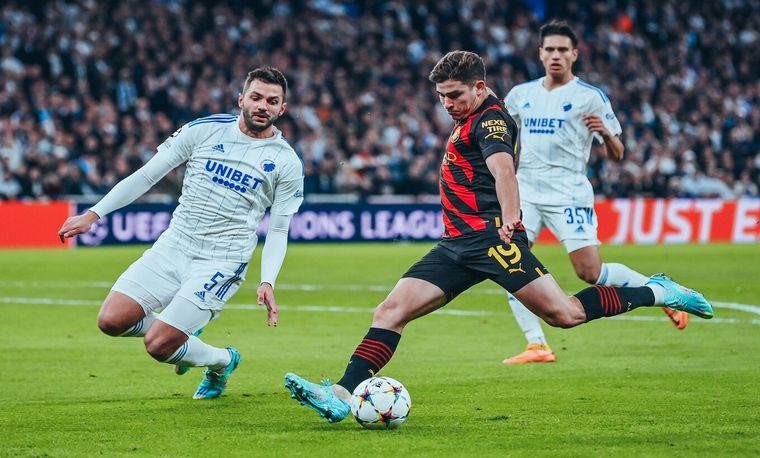 El cordobés de Calchín jugó todo el partido. (Foto: @ManCityES)
