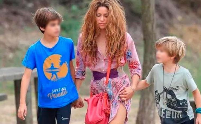FOTO: Shakira de vacaciones con sus hijos (Foto: Elonce.com)