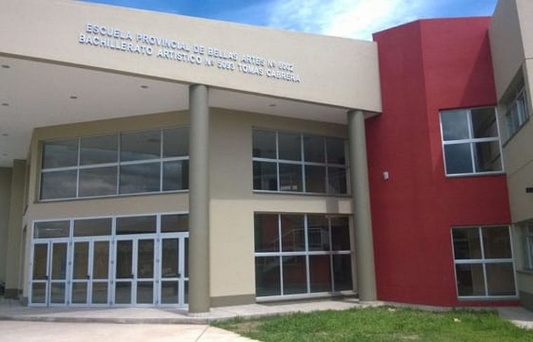 La comunidad del colegio Tomás Cabrera se propuso pintar y arreglar el colegio