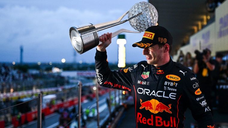 Verstappen y su primera victoria en Japón, que le valió otro campeonato