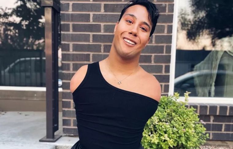 Gabe Adams-Wheatley, furor en tik tok por sus tutoriales de make up (Foto: Newsweek)