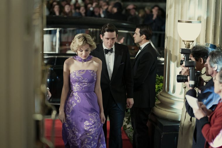 FOTO: The Crown llega a Netflix con Elizabeth Debicki como Lady Di.