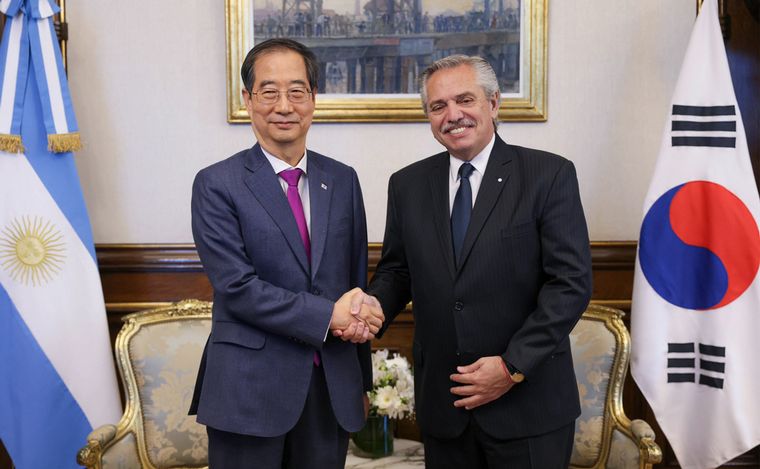 FOTO: Alberto Fernández recibió al primer ministro de Corea del sur en la Casa Rosada.