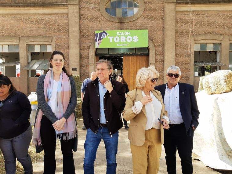 Bahillo estuvo acompañado de la presidente de la Rural de Rafaela, N. Bessone