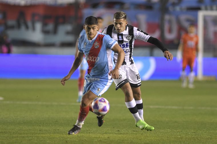 Arsenal ganó, mantuvo la permanencia y condenó a Patronato al descenso