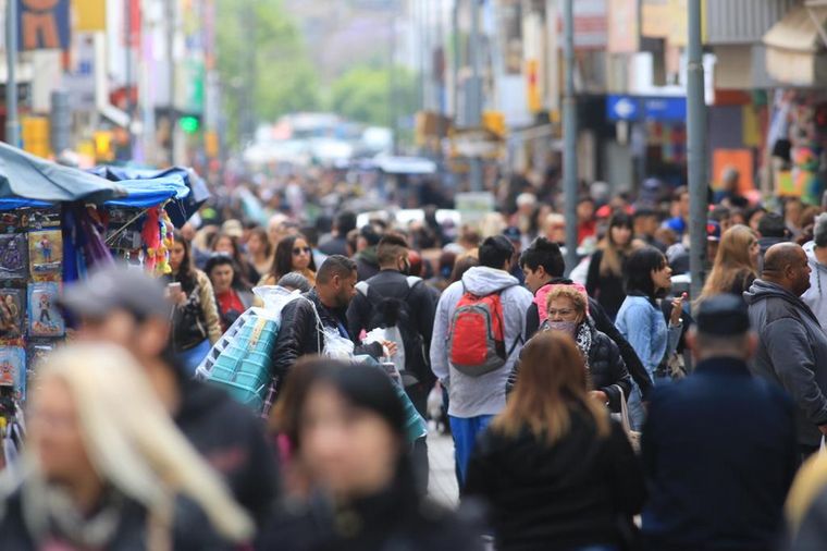Así se vive este sábado la previa del Día de la Madre en las calles de Córdoba