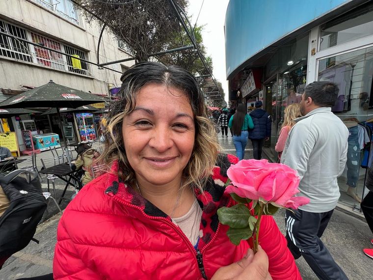 Así se vive este sábado la previa del Día de la Madre en las calles de Córdoba