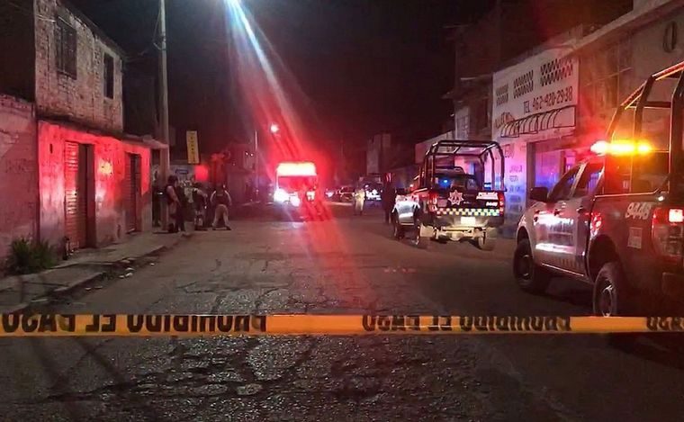 FOTO: Matan a 12 personas en un ataque a un bar en México. (Foto gentileza: El País/EFE)