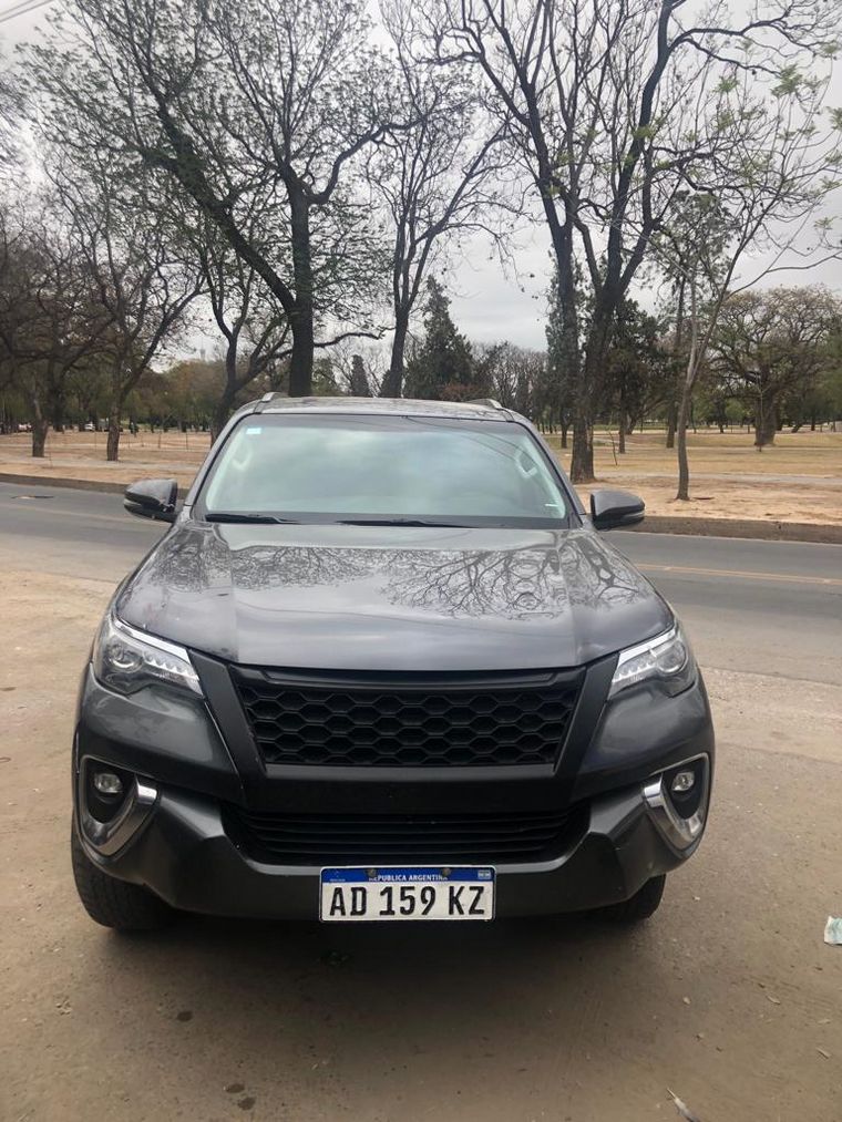 Camioneta que utiliza el ministro Julián López