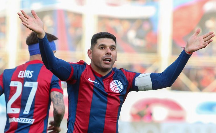 Néstor Ortigoza anunció su retiro del fútbol.