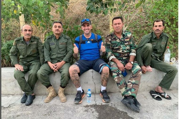 El hincha español Santiago Sánchez viajaba caminando a Qatar.