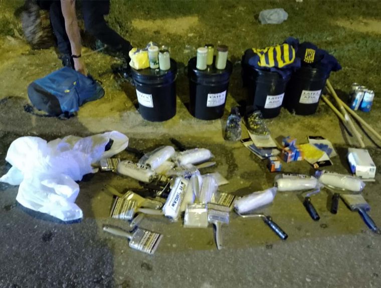 Pintaban un mural de Rosario Central y los agarró la policía en zona norte. 