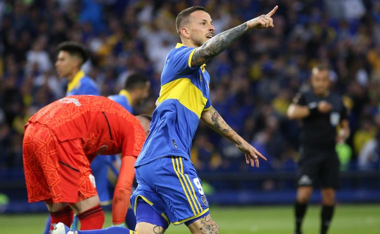 Darío Benedetto será baja por tres semanas y no jugará contra Independiente. (NA)