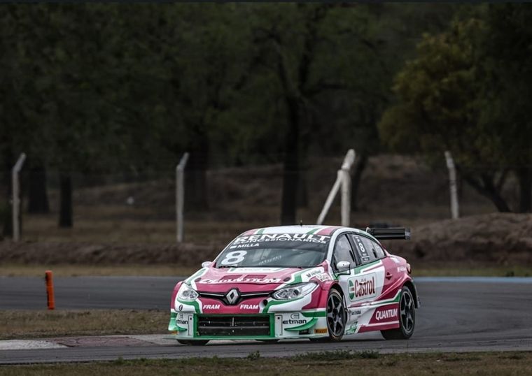 Milla y el Fluence en los mixtos del Cabalén cerrando la pole