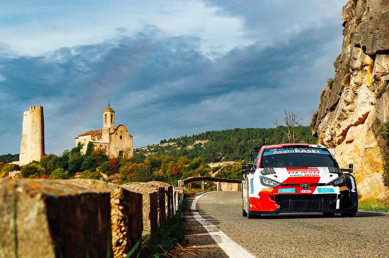 Ogier ganó en España y Toyota festejó título de constructores.