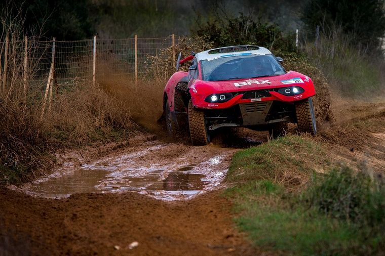 Loeb aguantó el embate final de Al Attiyah y ganó la general