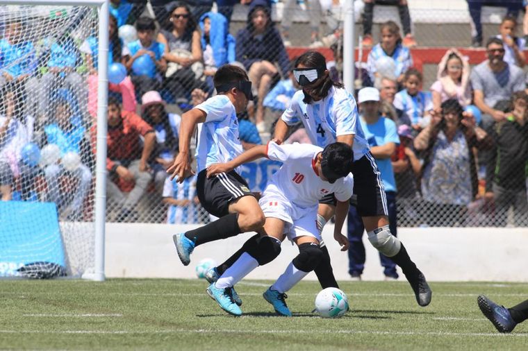 Argentina debutó con un gran triunfo.