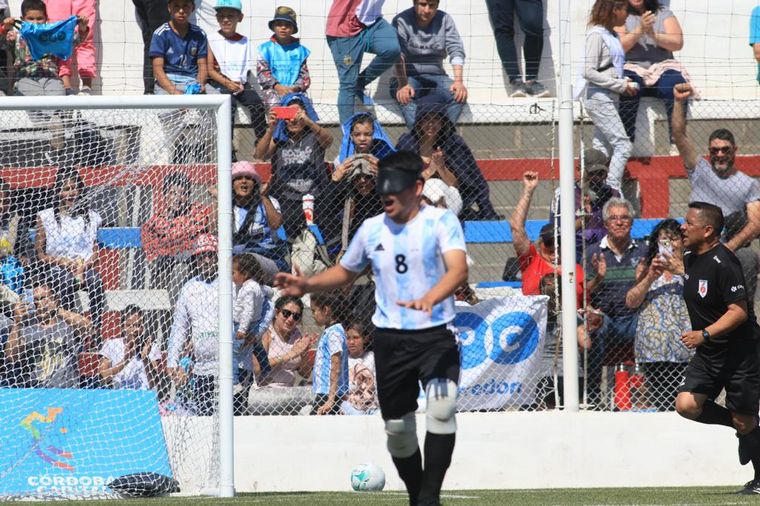 FOTO: Los Murciélagos golearon a Perú en Córdoba.