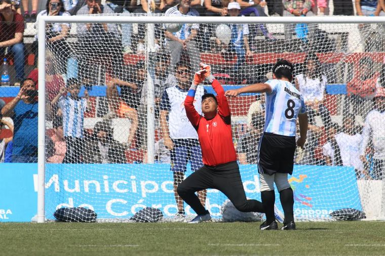 Los Murciélagos golearon a Perú en Córdoba.