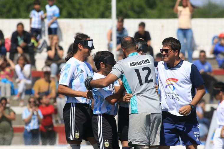 Los Murciélagos golearon a Perú en Córdoba.