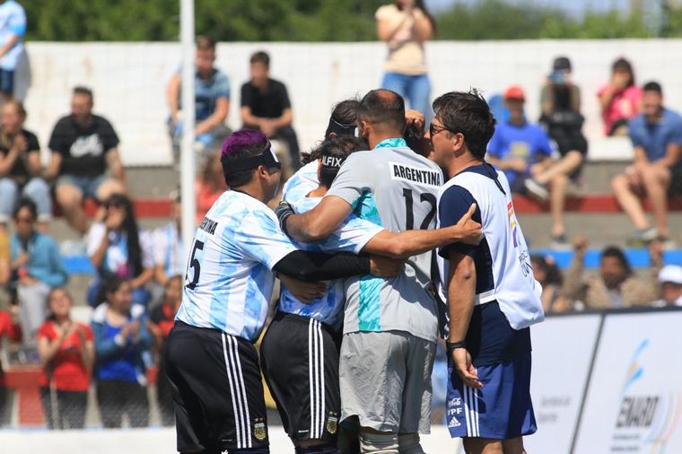 FOTO: Argentina debutó con un gran triunfo.