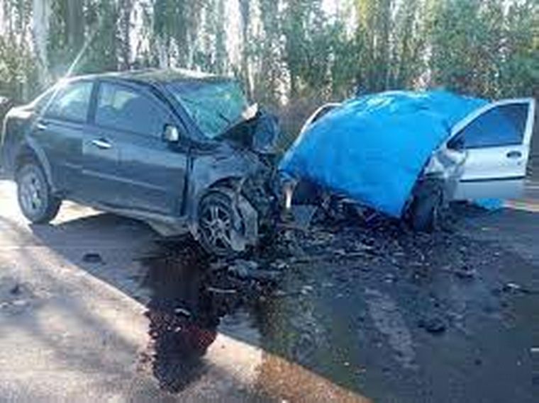FOTO: Los autos impactaron de frente y cinco personas murieron(Gentileza Diario San Rafael)
