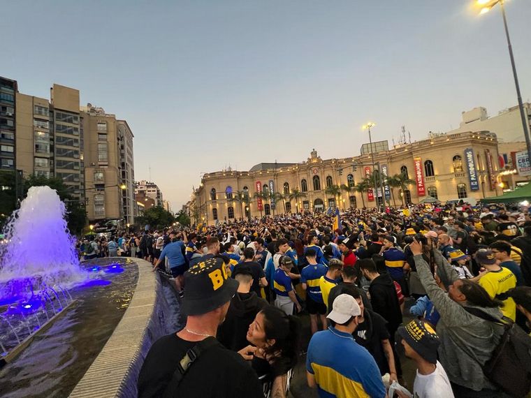 AUDIO: Las calles de Córdoba se tiñeron de azul y oro tras la vuelta olímpica boquense.