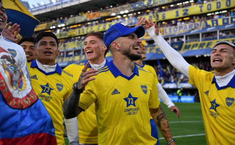 FOTO: Los jugadores de Boca posaron con una remera en alusión al título 73