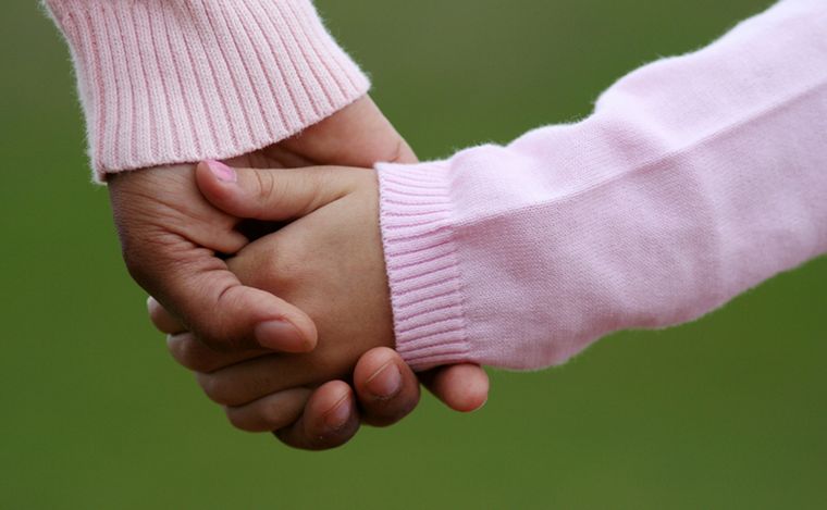 Autorizan a mujer soltera a adoptar una niña de tres años (Foto: JusticiaCba)