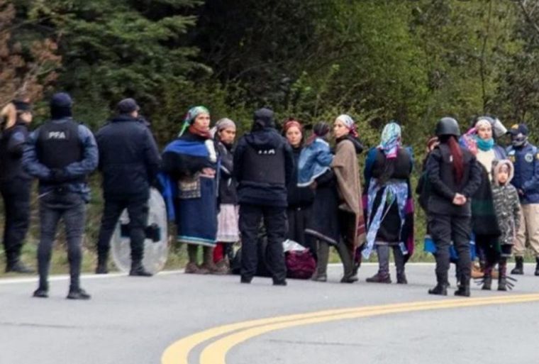 FOTO: Procesaron a ocho mapuches por usurpaciones en Villa Mascardi