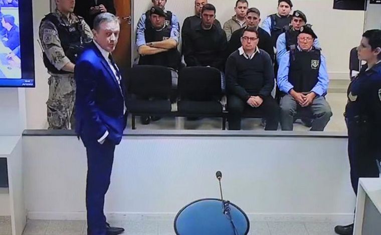 El excomisario Cumplido y los demás policías acusados.